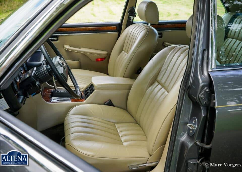 Image 22/57 de Jaguar XJ 12 (1986)