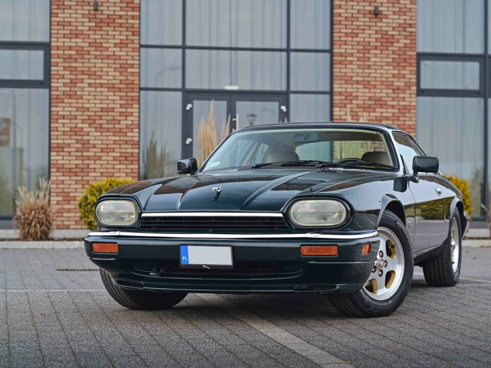 Image 2/55 of Jaguar XJS 6.0 (1994)