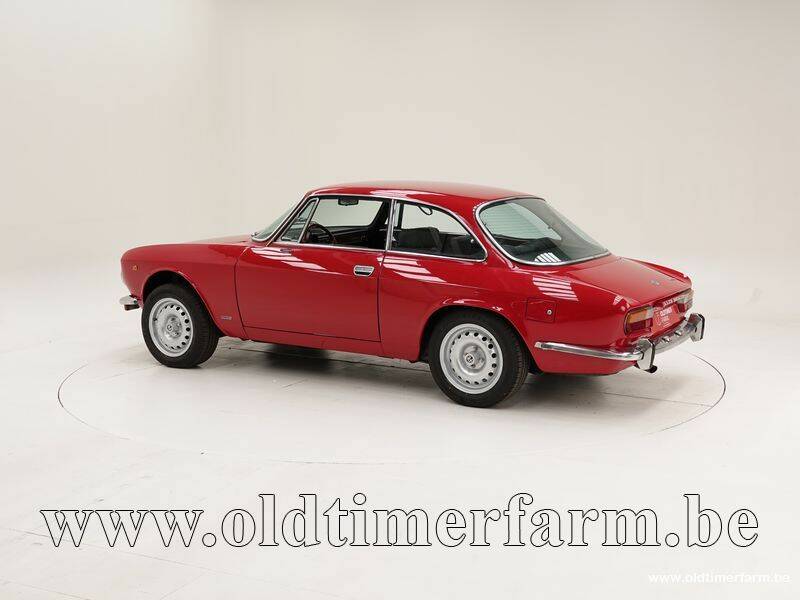 Image 4/15 de Alfa Romeo 2000 GT Veloce (1976)