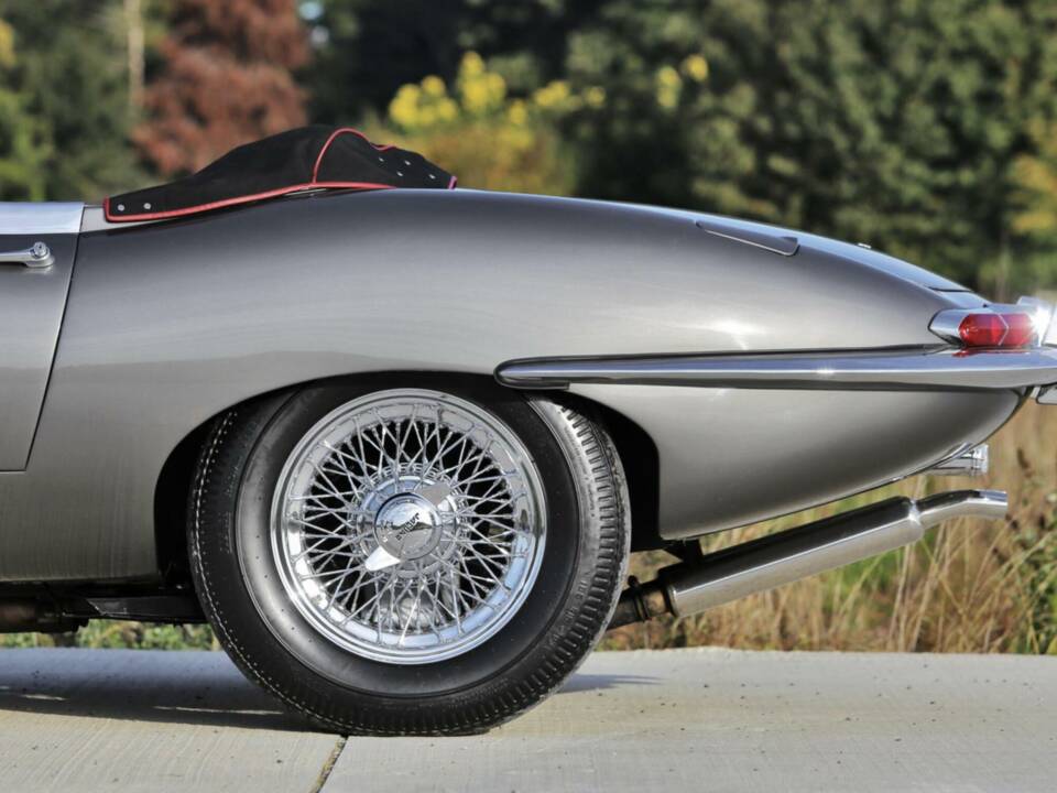 Image 3/50 de Jaguar E-Type 3.8 Flat Floor (1961)