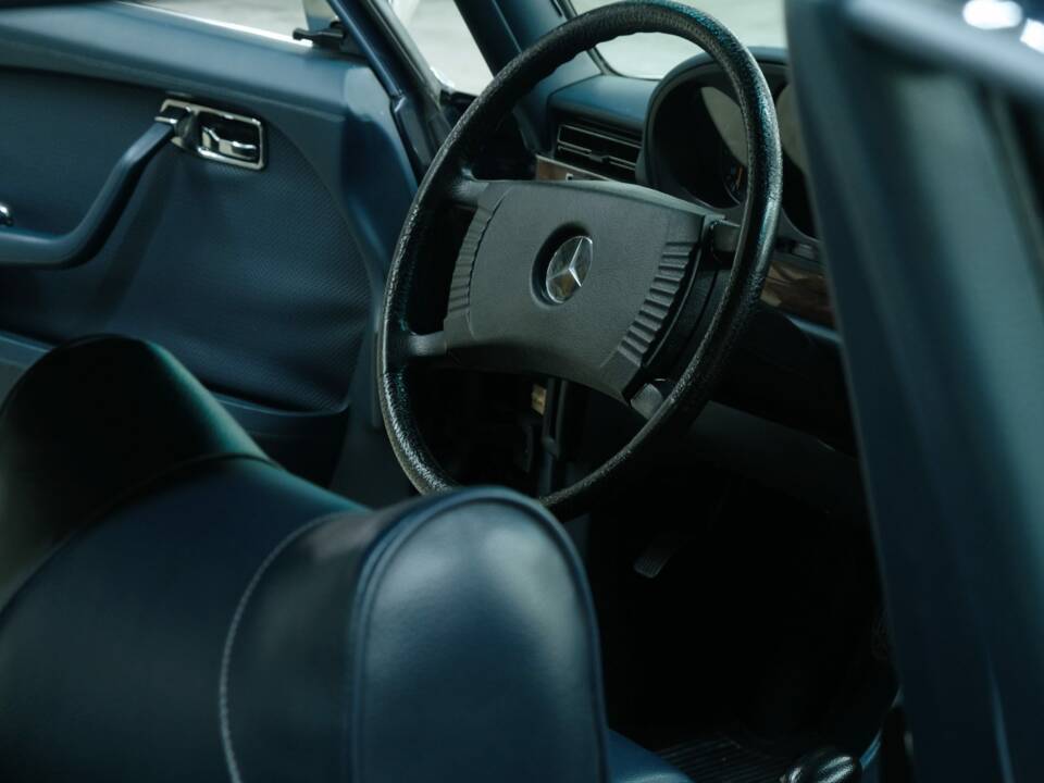 Image 38/50 de Mercedes-Benz 450 SE (1973)