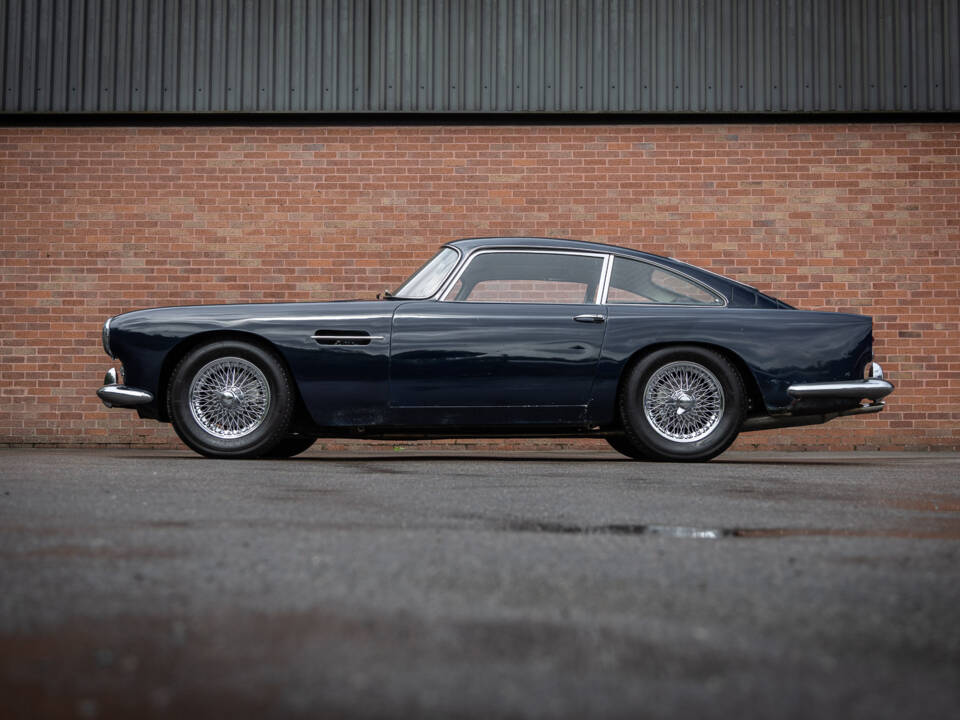 Image 3/72 de Aston Martin DB 4 (1962)