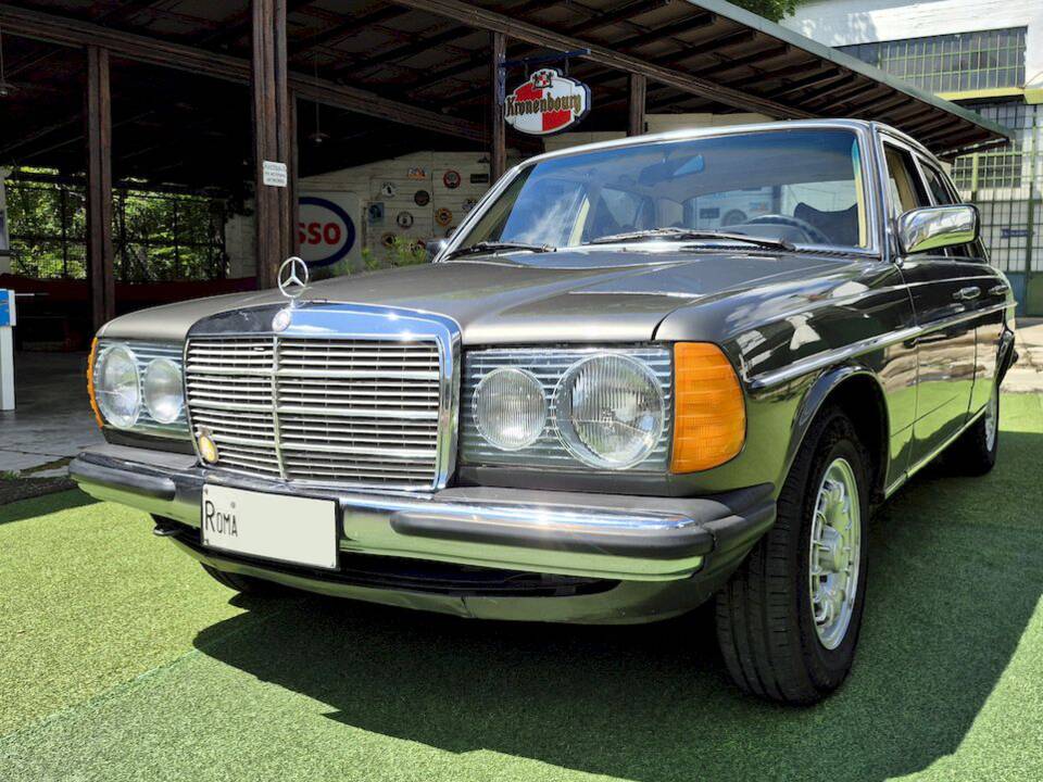 Image 7/71 of Mercedes-Benz 240 D (1980)