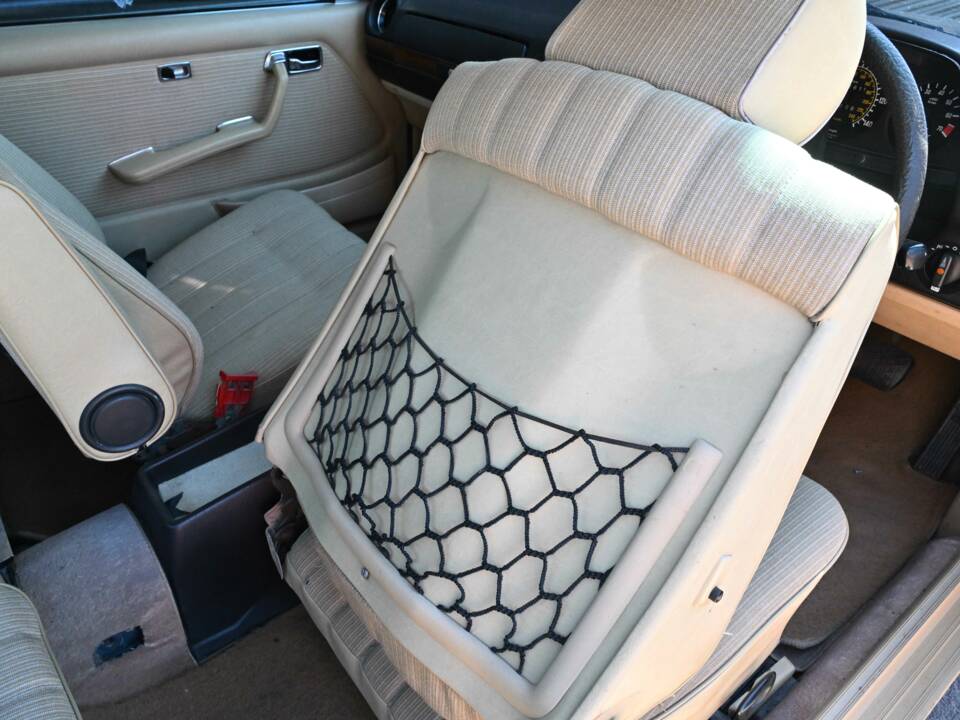 Bild 35/50 von Mercedes-Benz 280 CE (1983)