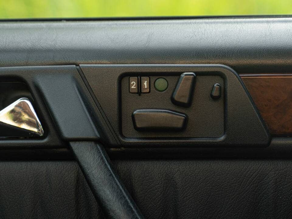 Bild 32/50 von Mercedes-Benz 300 E-24 (1989)