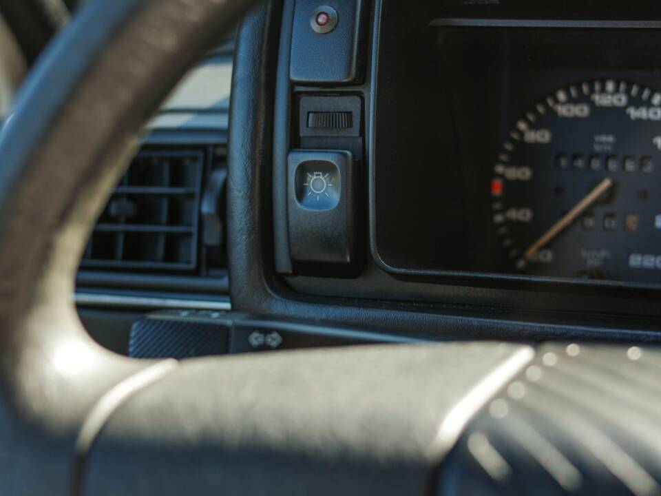 Bild 35/58 von Volkswagen Golf II GTi 1.8 (1988)