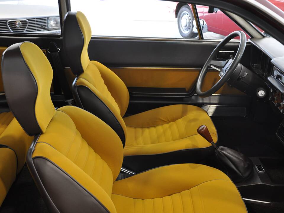 Image 21/37 of Lancia Beta HPE 1600 (1975)