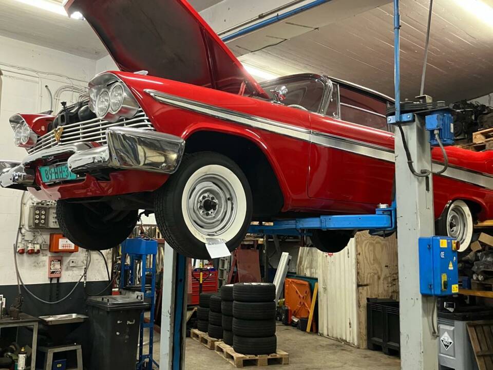 Image 15/15 of Plymouth Sport Fury (1958)