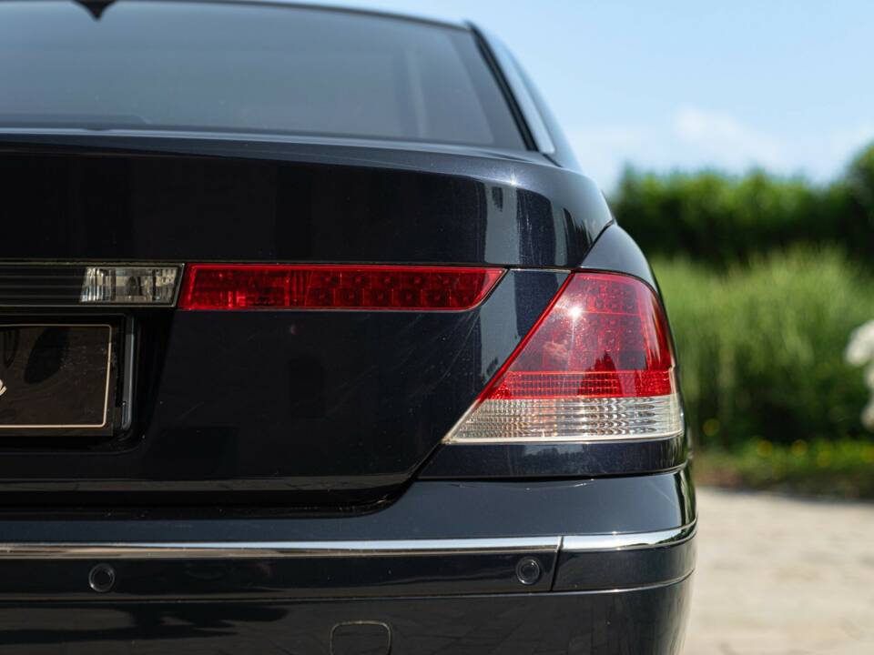 Bild 13/50 von BMW 745Li (2001)