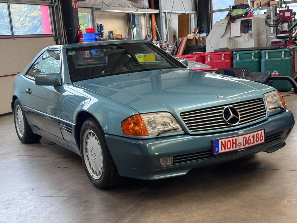 Image 3/19 of Mercedes-Benz 500 SL (1990)