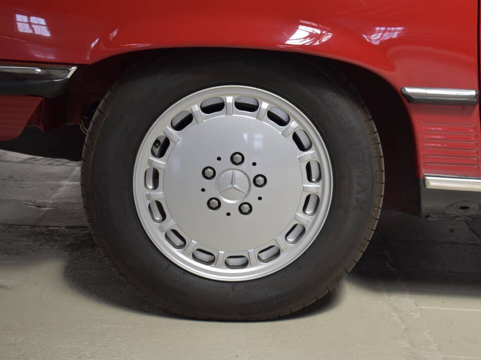 Image 91/94 of Mercedes-Benz 560 SL (1988)