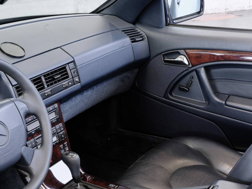 Image 17/46 of Mercedes-Benz SL 320 (1998)