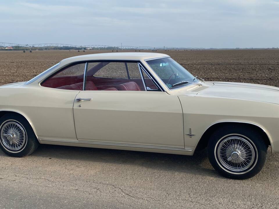 Image 4/13 of Chevrolet Corvair Monza (1965)