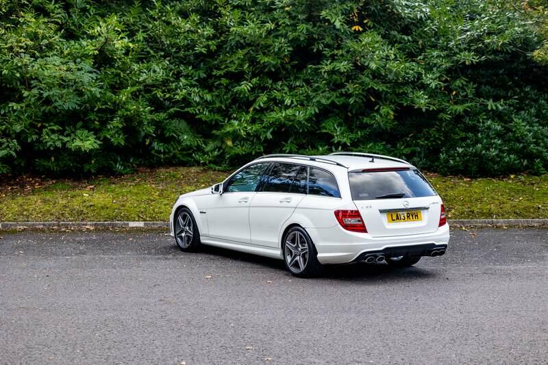 Image 20/50 of Mercedes-Benz C 63 AMG T (2013)