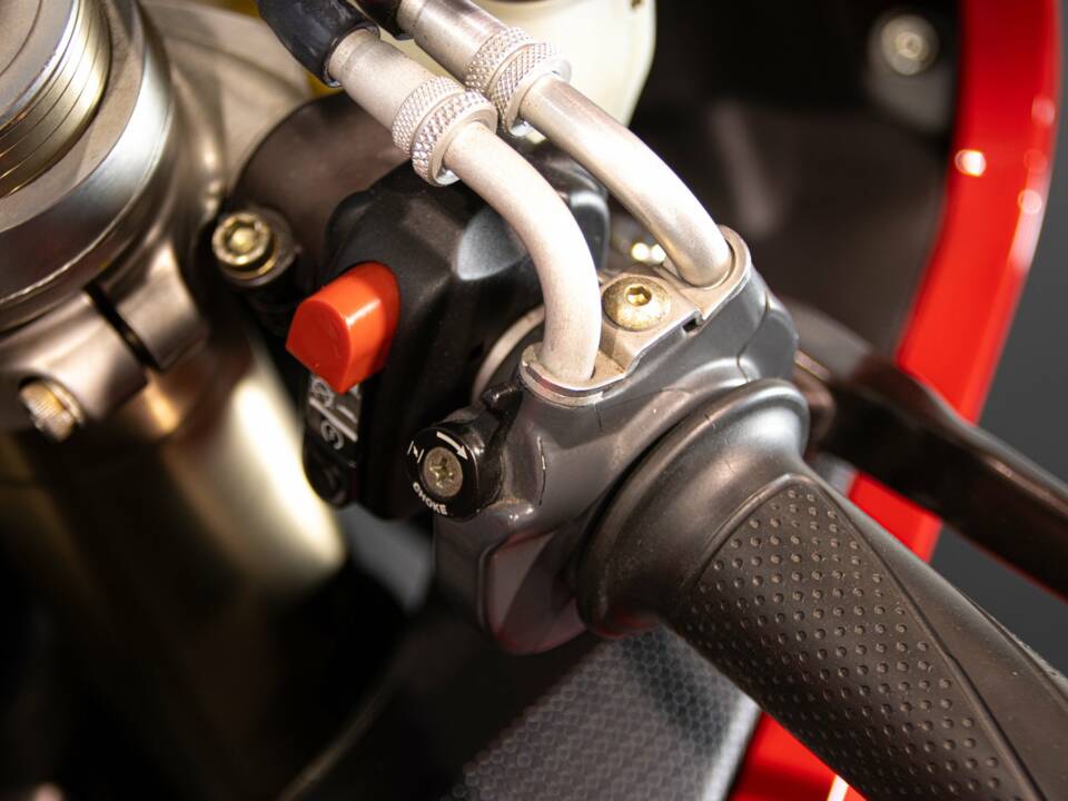 Image 49/50 de MV Agusta DUMMY (2004)