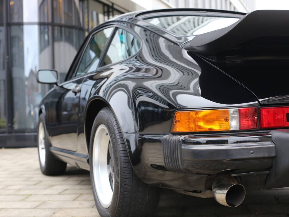 Image 8/43 of Porsche 911 Carrera 3.2 (1985)