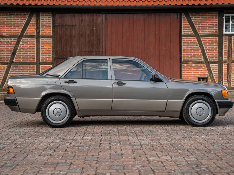 Immagine 11/73 di Mercedes-Benz 190 D 2.5 (1990)