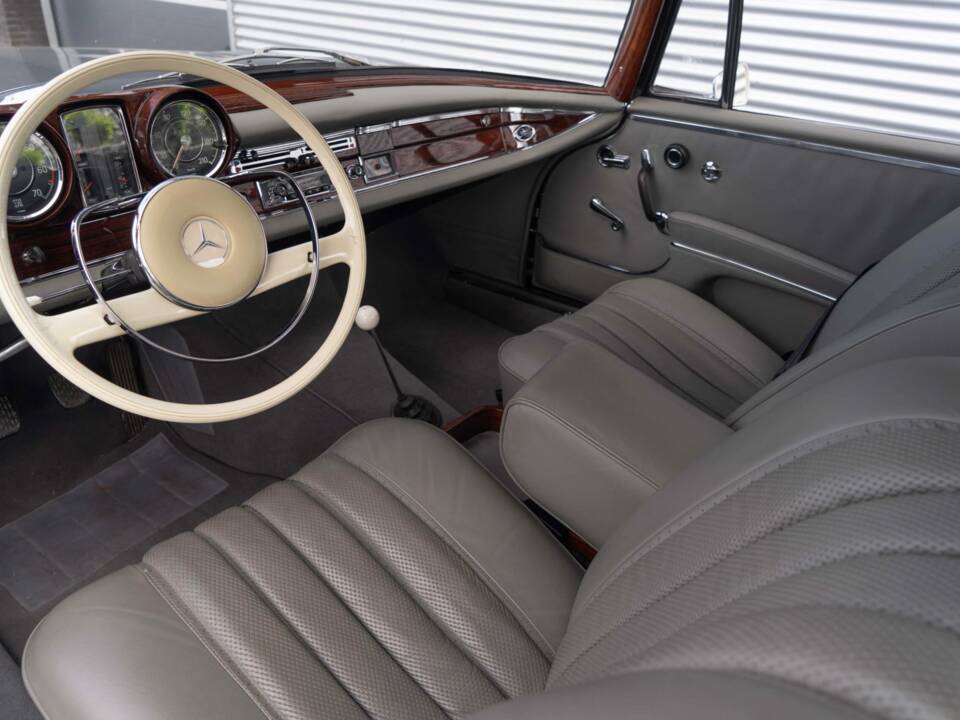 Image 6/6 de Mercedes-Benz 220 SE b (1964)