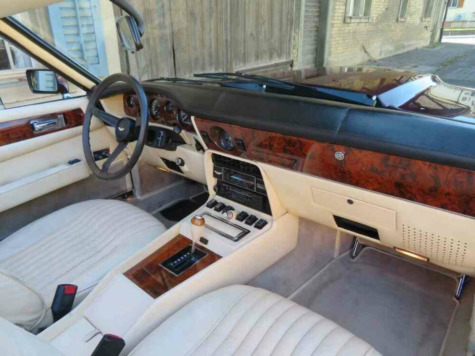 Image 15/22 of Aston Martin V8 Volante (1980)