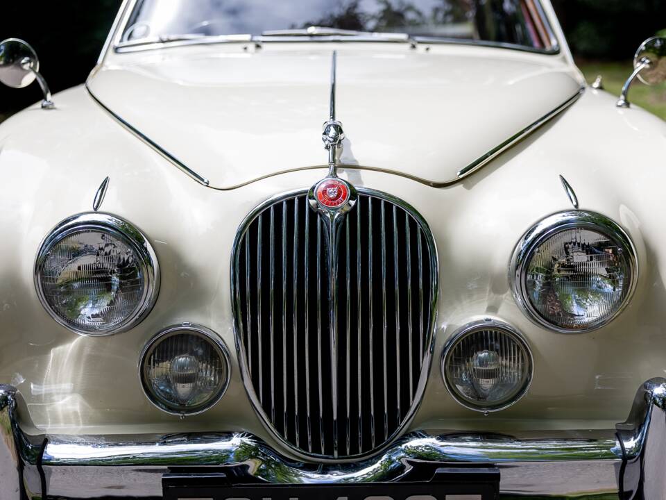 Image 31/50 de Jaguar Mk II 2.4 (1967)