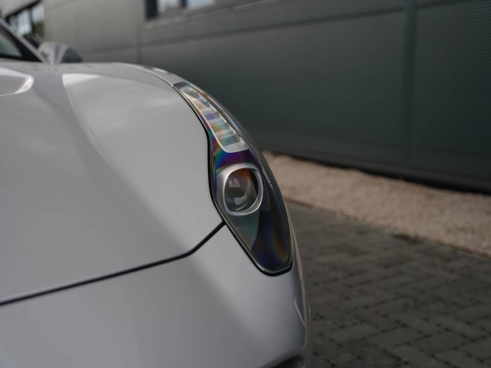 Bild 40/50 von Ferrari California T (2015)