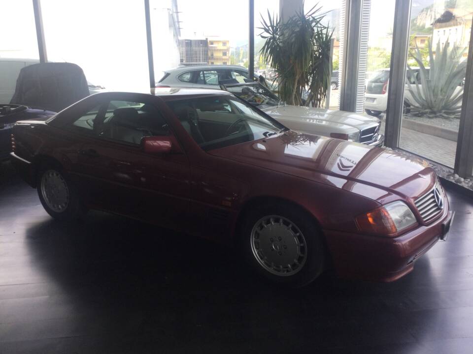 Image 21/32 de Mercedes-Benz 300 SL-24 (1992)