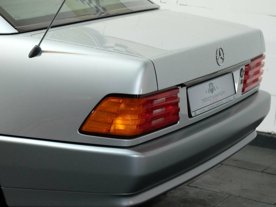 Image 41/51 of Mercedes-Benz 500 SL (1992)