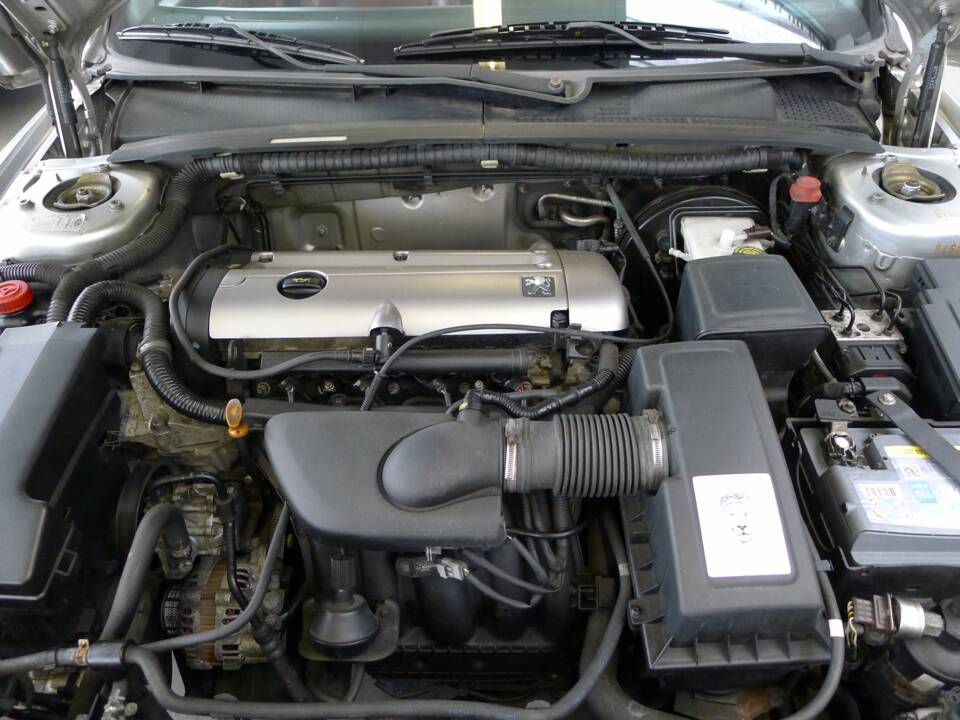 Imagen 7/32 de Peugeot 406 Coupé 2.0 16V (2000)