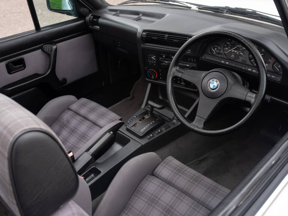 Image 14/50 of BMW 320i (1987)