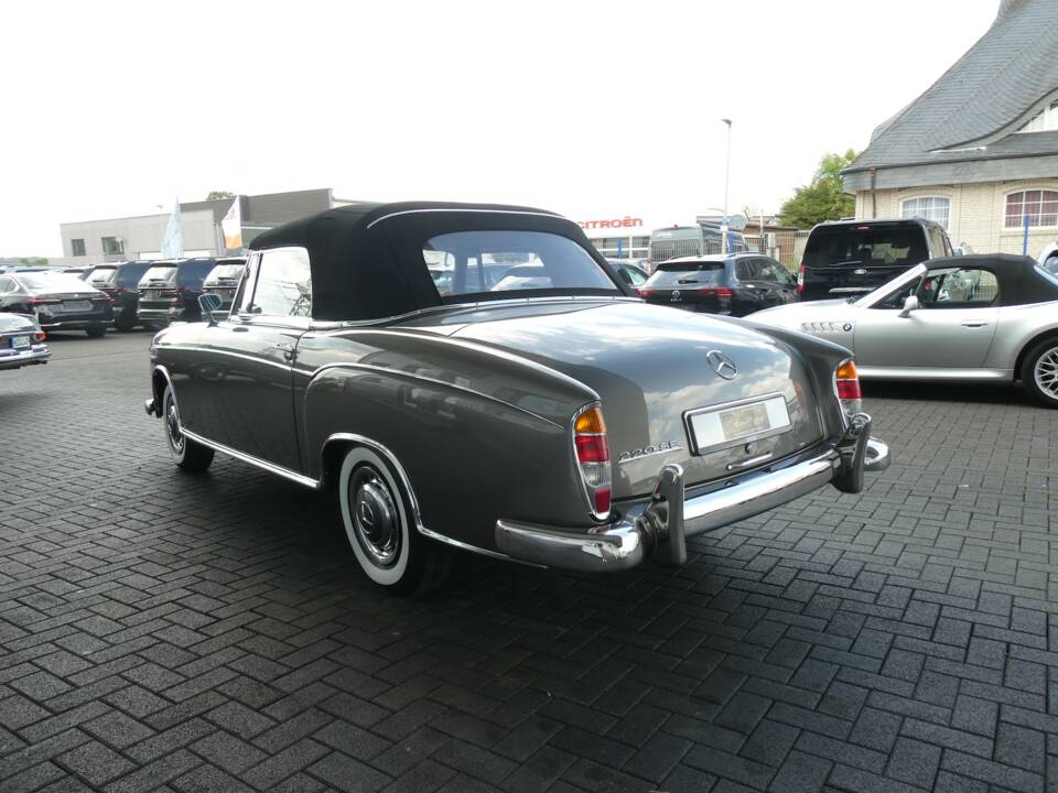 Image 6/23 of Mercedes-Benz 220 SE Cabriolet (1959)