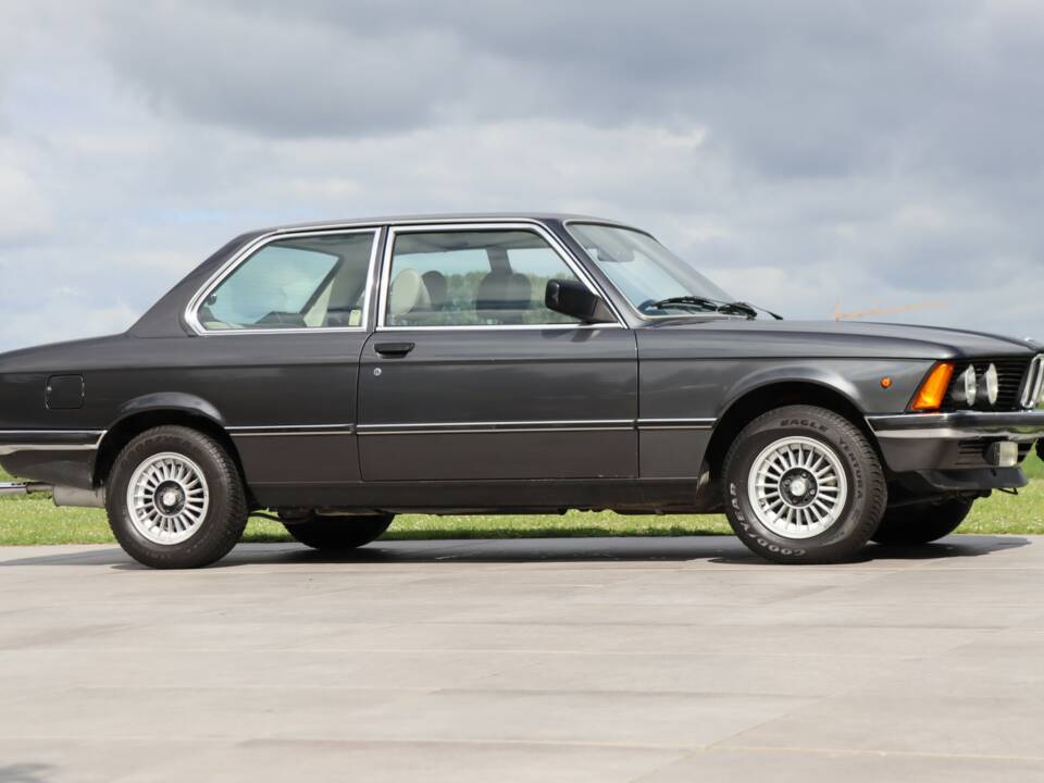 Image 9/50 of BMW 323i (1980)