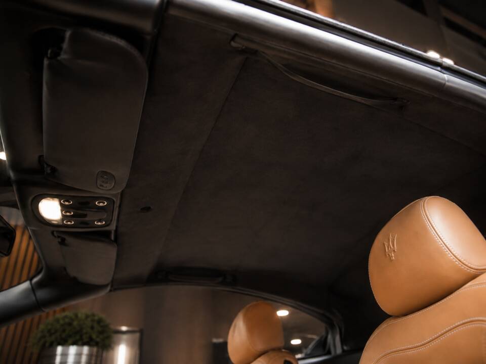 Bild 31/59 von Maserati GranCabrio 4.7 (2010)