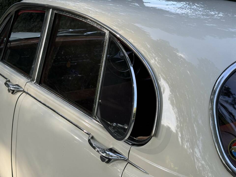 Bild 21/27 von Jaguar S-Type 3.8 (1965)