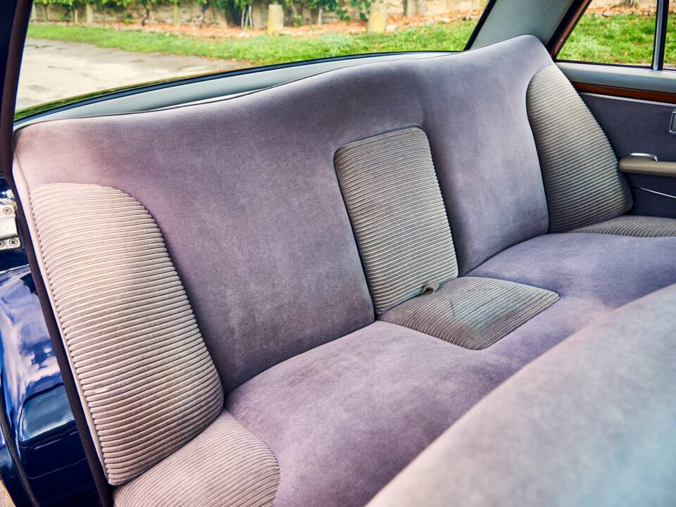 Image 16/38 of Mercedes-Benz 300 SEL 6.3 (1970)