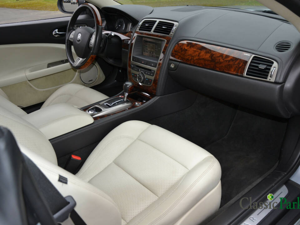 Image 22/50 de Jaguar XK 4.2 (2006)