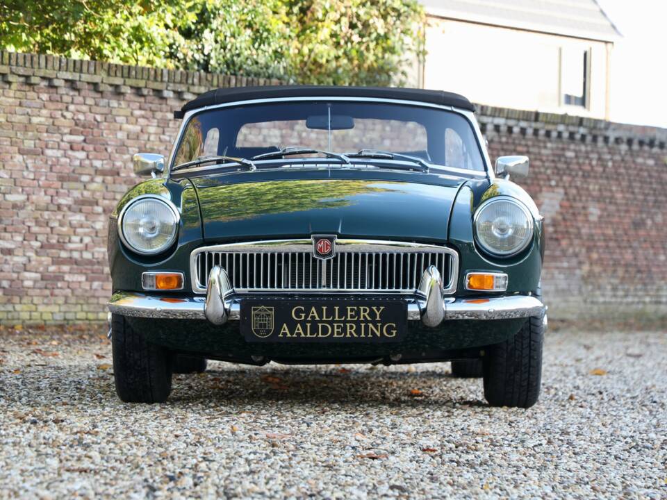 Image 7/50 of MG MGB (1974)