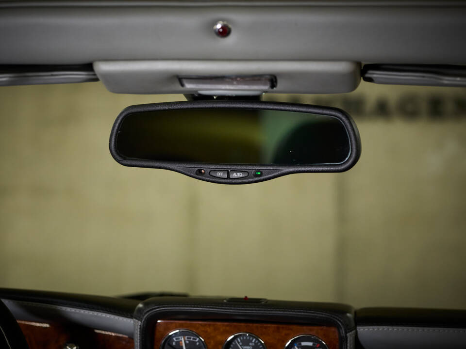 Image 50/77 of Bentley Azure (2001)