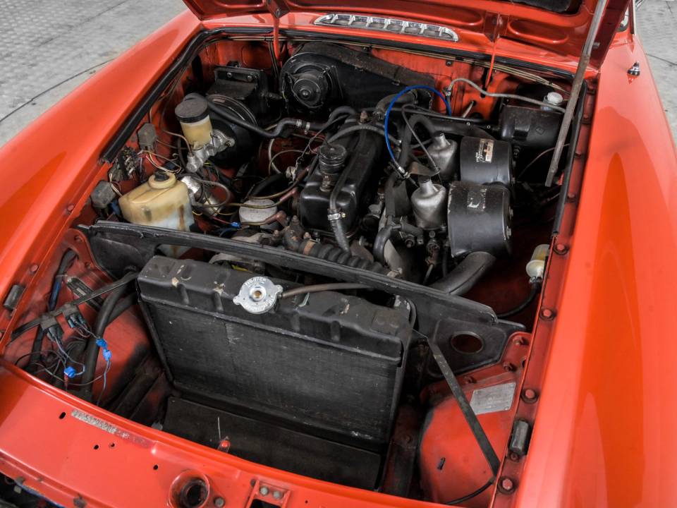 Bild 39/50 von MG MGB GT (1975)