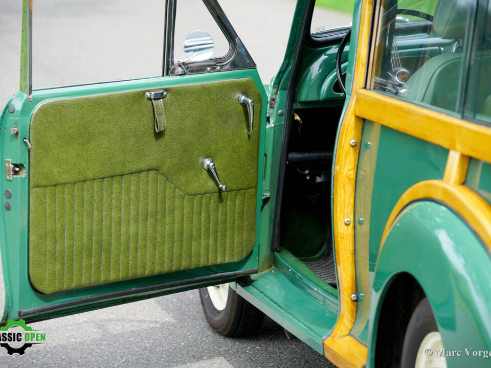 Image 4/43 of Morris Minor 1000 Traveller (1965)