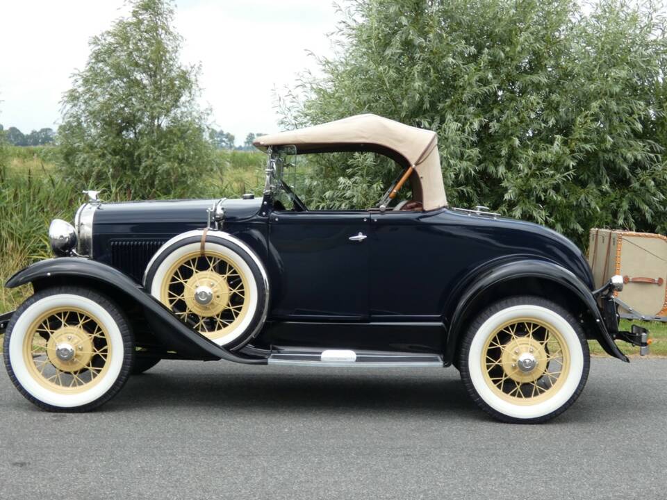 Image 6/19 of Ford Model A De Luxe (1930)