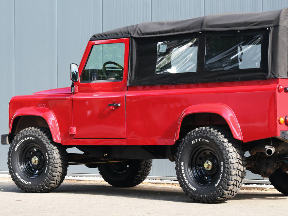 Image 23/38 of Land Rover 110 (1989)