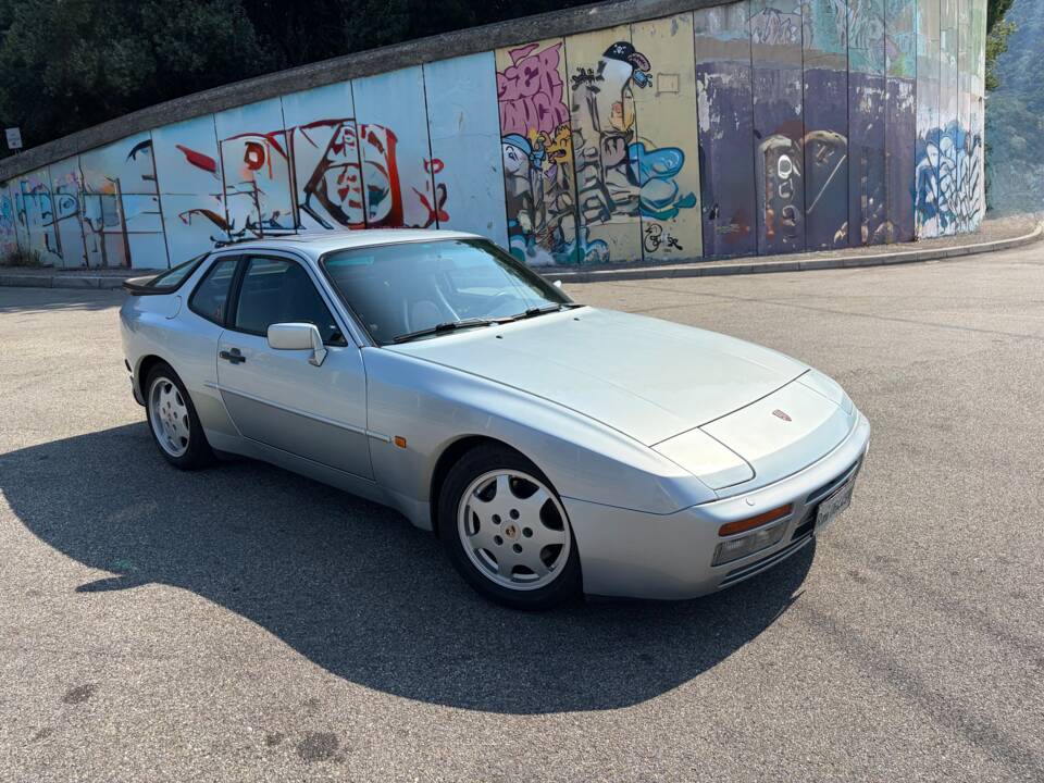 Image 1/98 of Porsche 944 Turbo S (1988)