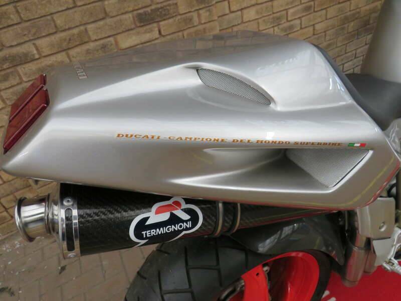 Immagine 24/50 di Ducati 916 Senna I (1997)