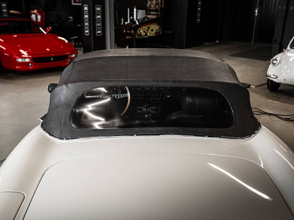 Image 52/53 de Jaguar E-Type (1970)