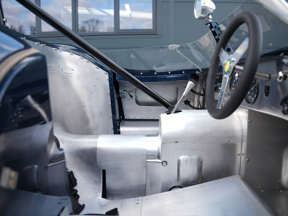 Image 21/50 of Lister Knobbly (1958)