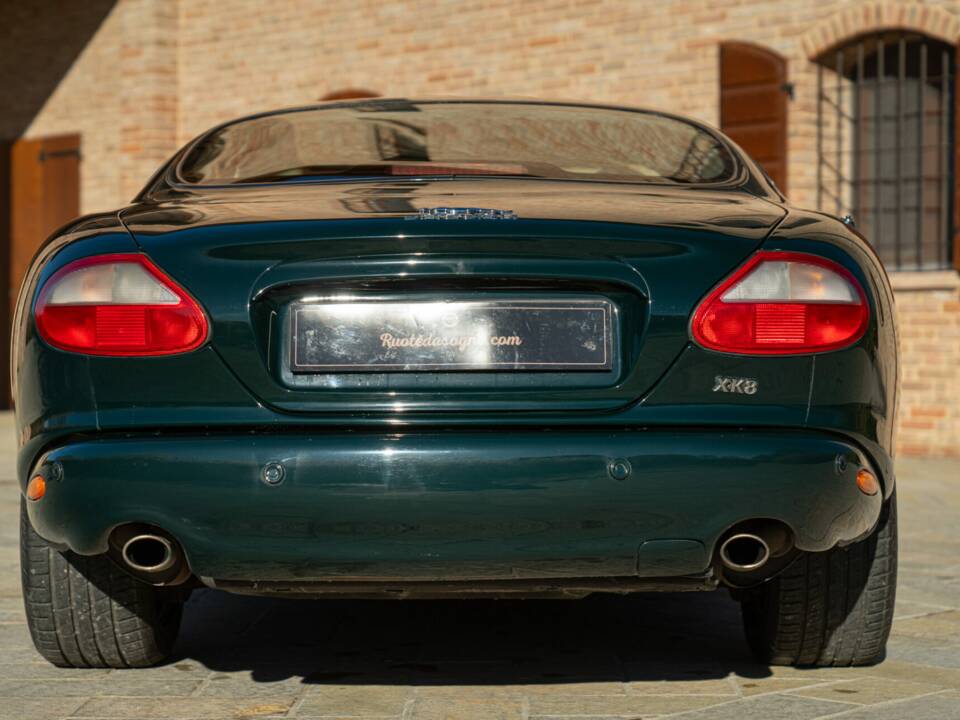 Obraz 7/50 pojazdu Jaguar XK8 4.0 (1998)