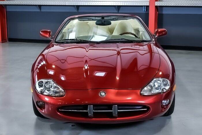 Image 2/7 de Jaguar XK8 4.0 (1997)