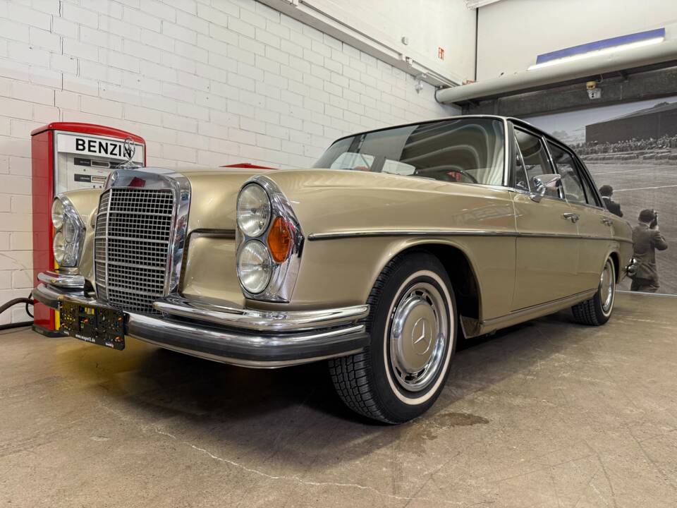 Bild 2/17 von Mercedes-Benz 280 SE (1971)