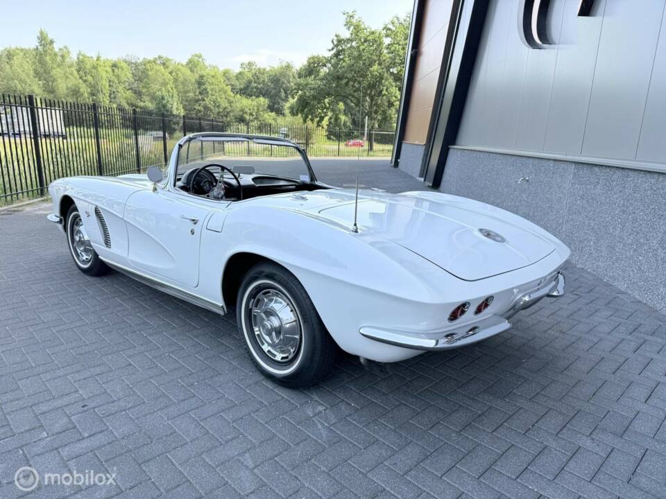 Image 3/24 of Chevrolet Corvette (1962)