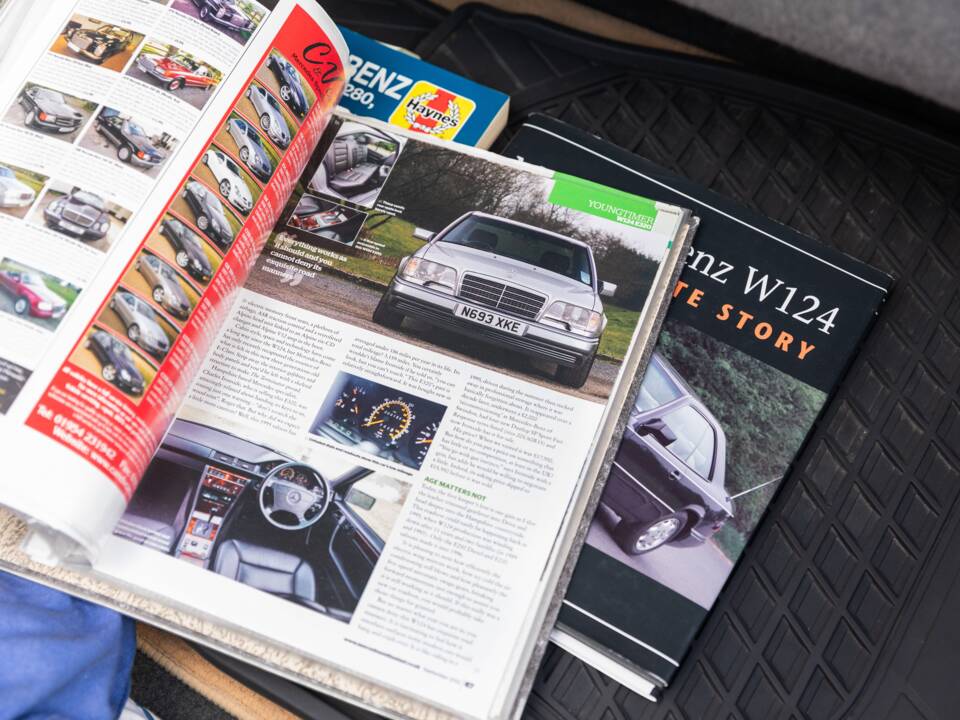 Bild 33/33 von Mercedes-Benz E 220 (1994)